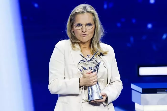 La seleccionadora de Inglaterra dedica a las jugadoras españolas su premio a mejor entrenadora: "Deben ser escuchadas"