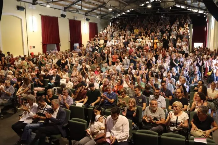 Emotiu i multitudinari comiat a la lingüista Carme Junyent a Masquefa