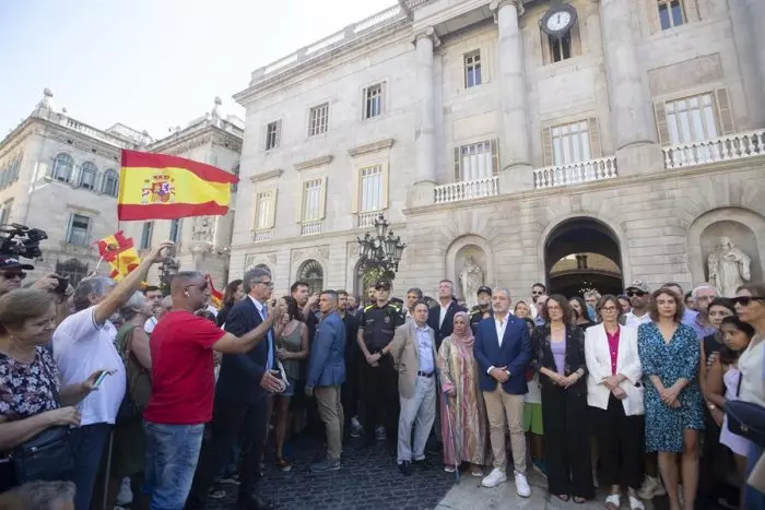 Manifestantes contra la amnistía interrumpen en Barcelona el minuto de silencio por las víctimas de Marruecos