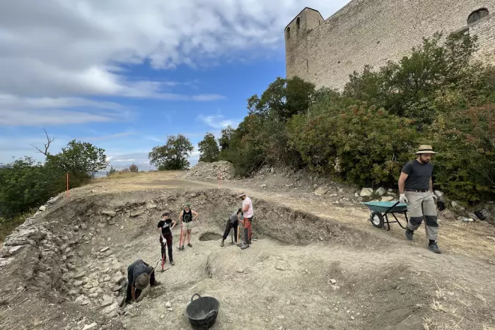 Troben a tocar del Castell de Mur restes d'un poblat anterior a la fortificació del segle XI