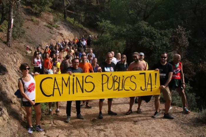 Acció ecologista per reivindicar l'obertura del camí de ronda entre Lloret i Tossa