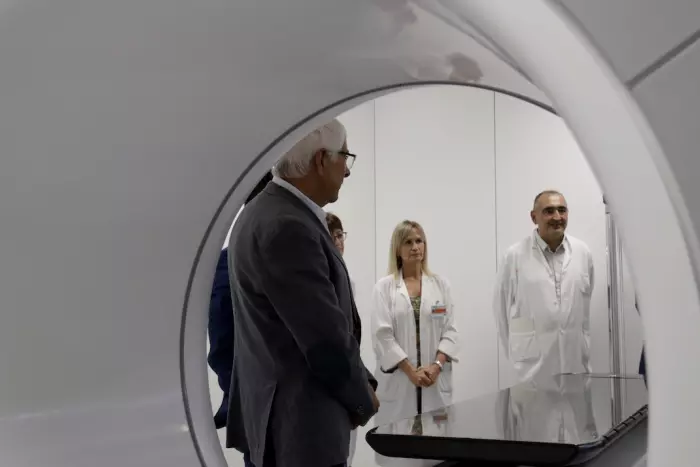 L'Institut Català d'Oncologia posa en marxa una radioteràpia que tracta els tumors en temps real