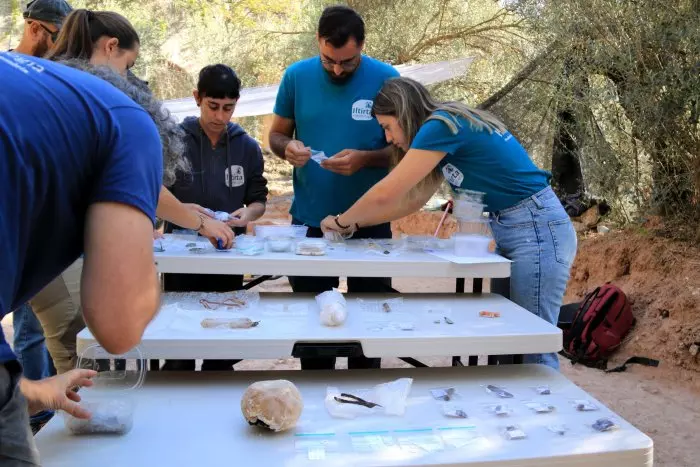 El Govern crearà un cens i un mapa dels materials recuperats en fosses