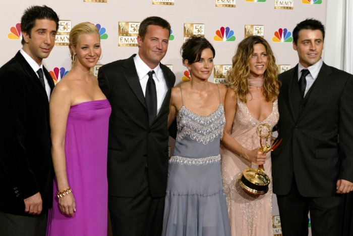 Los actores de 'Friends' dan su último adiós a Matthew Perry: "Éramos una familia"