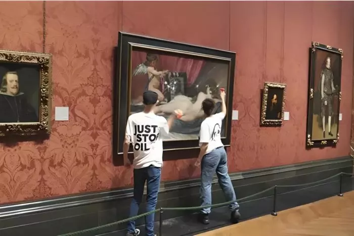 Detenidos dos activistas tras romper el cristal de la ‘Venus del Espejo’ de Velázquez en la National Gallery de Londres