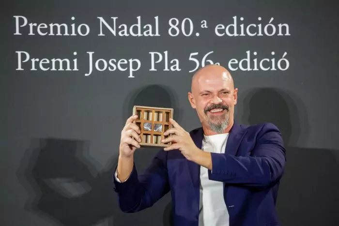 César Pérez Gellida gana la 80ª edición del Premio Nadal con la novela 'Bajo tierra seca'