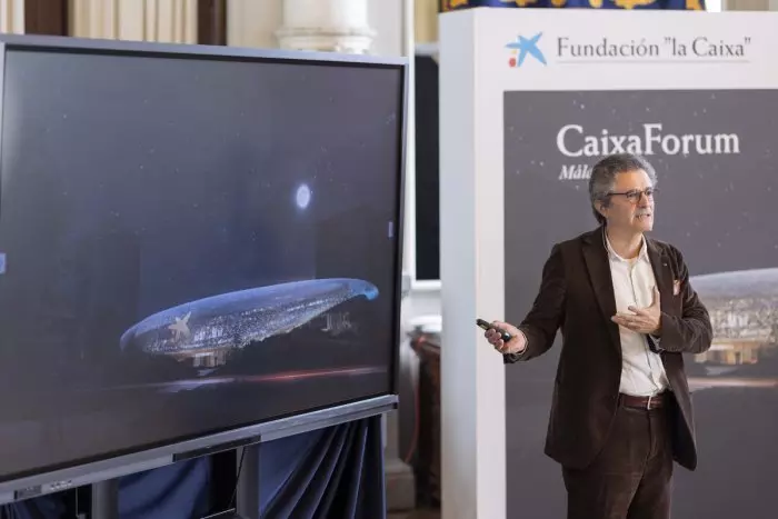 Una cubierta con forma de gota de agua, emblema del CaixaForum de Málaga