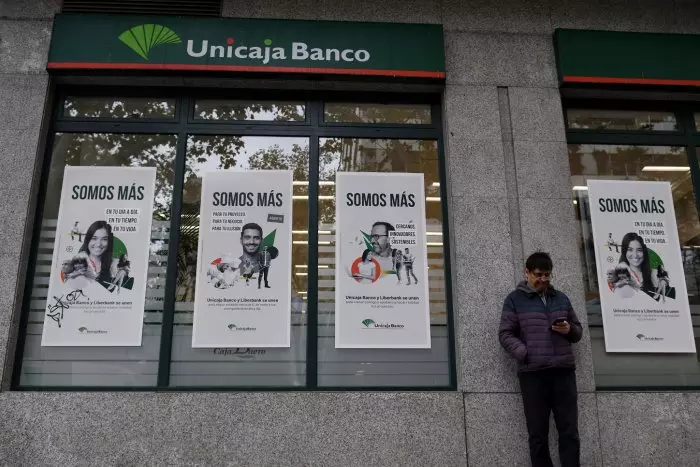 Unicaja gana 267 millones en 2023, un 4% menos tras sanear sus cuentas