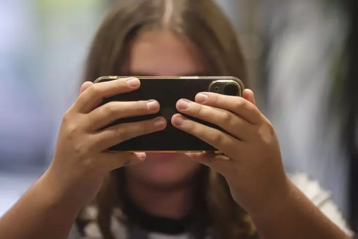 El uso del teléfono móvil en las aulas: argumentos a favor de su prohibición