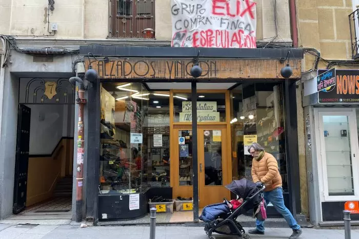 Un fondo buitre ultima la compra del bloque de Lavapiés y envía mediadores para negociar la salida de los vecinos