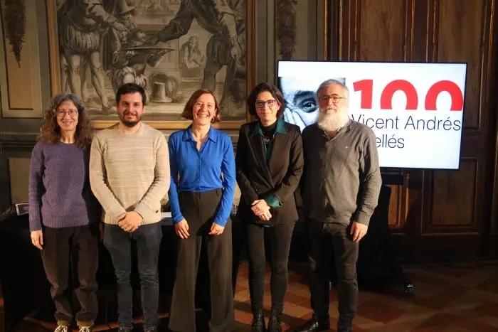 La societat civil impulsa l'Any Estellés per commemorar al País Valencià i Catalunya el centenari del naixement del poeta