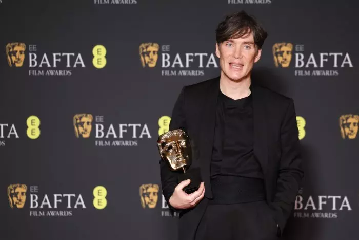 'Oppenheimer' arrasa en los premios Bafta y Bayona no recibe galardón