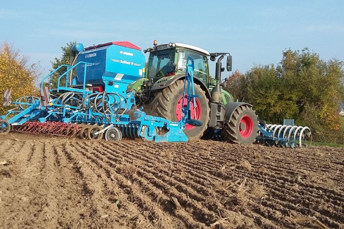 Empresas, fondos y terratenientes acaparan más de un millón de fincas agrarias en una década y exprimen al pequeño agricultor