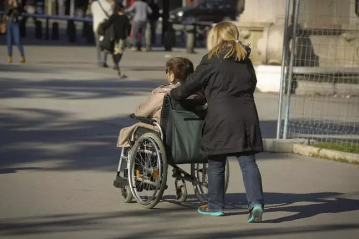 Més de 12.000 persones amb dependència van morir l'any passat mentre estaven en llista d'espera a Catalunya