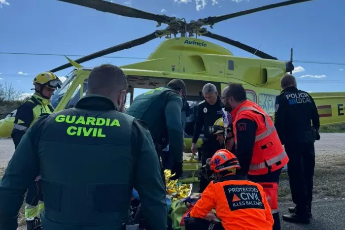 Siete heridos graves y 17 leves al volcar un autobús del Imserso en Mallorca