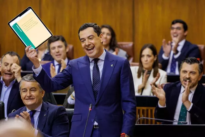 Moreno Bonilla mete la celebración de la Semana Santa en los colegios andaluces