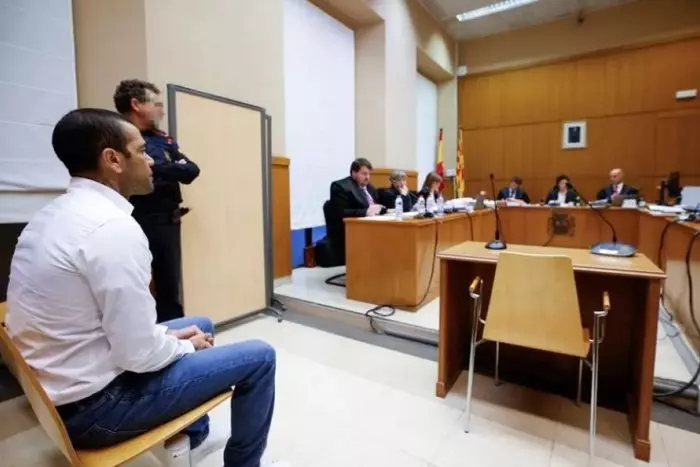 L'Audiència de Barcelona deixa en llibertat Dani Alves sota una fiança d'un milió d'euros
