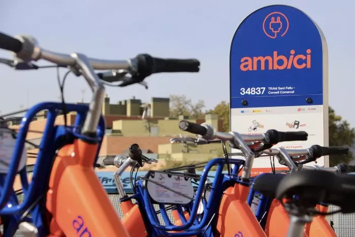 L'AMBici supera els 22.000 usuaris i els 1,8 milions de viatgers en el primer any