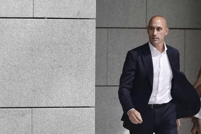 Rubiales comunica a la jueza que volverá a España el 6 de abril y que está a su 'plena disposición'