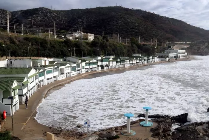 El temporal de mar fa desaparèixer trams de platja de Barcelona, el Baix Llobregat i el Garraf