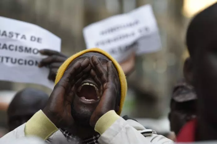 El racismo policial en España deja un expediente lleno de violencia, sesgos y cargas contra las minorías étnicas