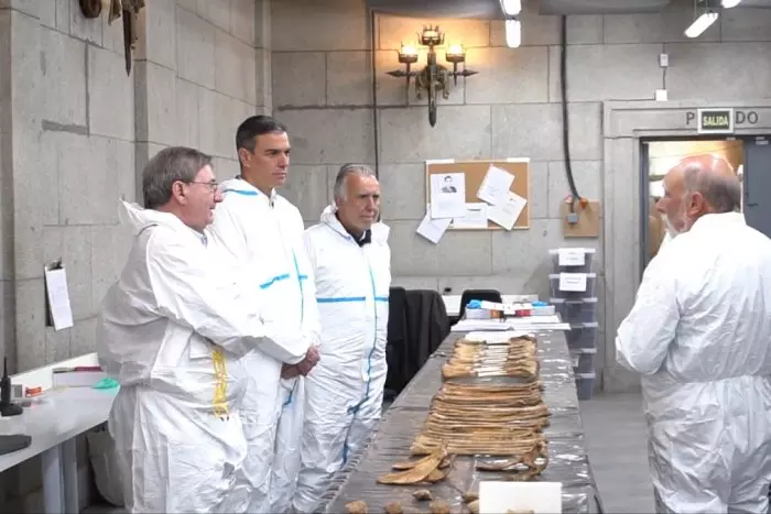 Sánchez visita por primera vez las labores de exhumación de 160 víctimas del franquismo en Cuelgamuros