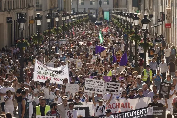 Así ha mutado la sanidad andaluza en una década: 100.000 operaciones más al año en la privada, 100.000 menos en la pública