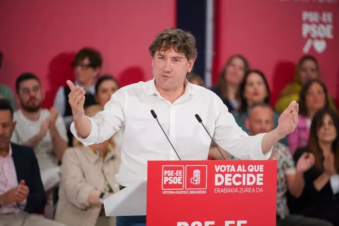 Eneko Andueza asegura que el PSE-EE va a ser "el dique de contención" para que Bildu no gobierne en Euskadi