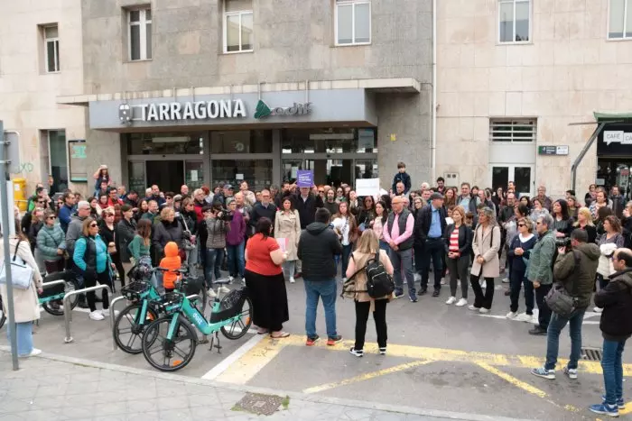 Més d'un centenar d'usuaris de tren reclamen a Tarragona un servei ferroviari "digne"