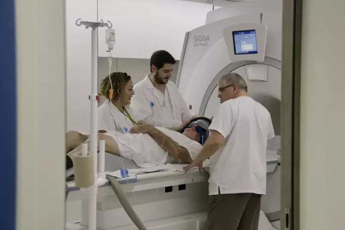 El tractament amb ultrasons de Can Ruti redueix fins al 90% la tremolor del Parkinson