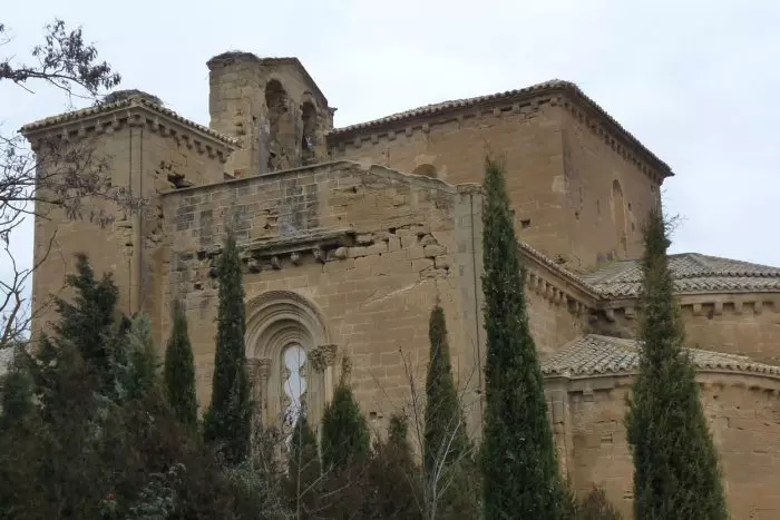 Un monumento nacional a la sombra de un parque eólico