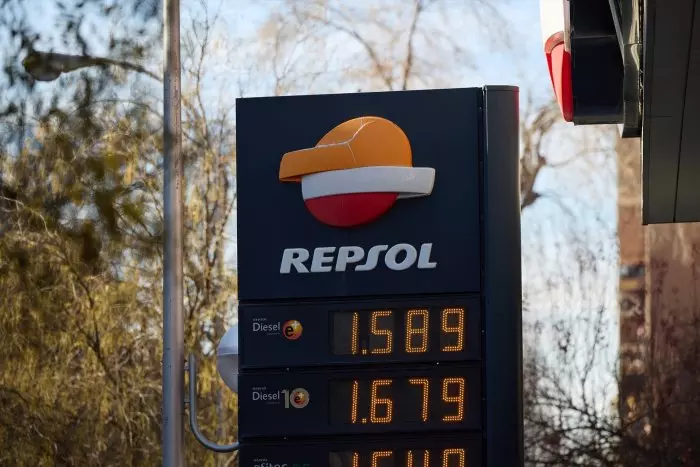 Ecologistas en Acción, CECU y Greenpeace denuncian a Repsol por 'publicidad engañosa'