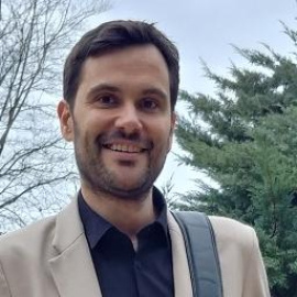 30/117/23 Paulo Carlos López, portavoz de Sumar Galicia, en el campus de la Universidade de Santiago.