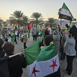 Ciudadanos de Tajura celebran la caída del El Assad tras la ofensiva de los rebeldes liderados por islamistas, a 9 de diciembre de 2024.