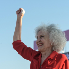 (Foto de ARCHIVO)La actriz Marisa Paredes durante el acto de inicio de campaña de Sumar para las elecciones del 23J, a 6 de julio de 2023, en A Coruña, Galicia (España). El mitin sirve para dar el pistoletazo de salida de la campaña electoral, que arranca de manera oficial la madrugada de mañana, viernes 7 de julio, para las elecciones generales del próximo 23 de julio.M. Dylan / Europa Press06 JULIO 202307/7/2023