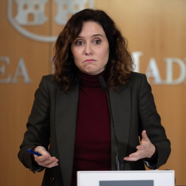 La presidenta de la Comunidad de Madrid, Isabel Díaz Ayuso, ofrece una rueda de prensa durante una sesión plenaria, en la Asamblea de Madrid, a 20 de diciembre de 2024, en Madrid (España). Imagen de archivo.