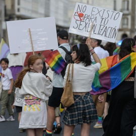Varias personas durante una manifestación por el Orgullo LGTBI+, en una foto de archivo.