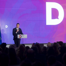 El presidente del Gobierno, Pedro Sánchez, interviene durante la clausura del acto de presentación del Observatorio de Derechos Digitales, en el Auditorio Casa del Lector del Matadero de Madrid.