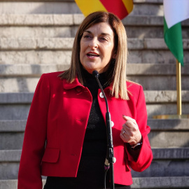 La presidenta del Gobierno de Cantabria, María José Sáenz de Buruaga, ofrece una rueda de prensa durante la XXVII Conferencia de Presidentes.