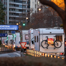 Manifestación de caravanistas contra la ordenanza cívica de Palma, que incluye multas de hasta 1.500 euros para quienes leer más utilicen estos vehículos como vivienda.