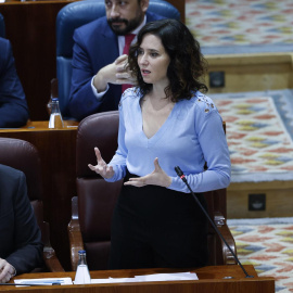 La presidenta de la Comunidad de Madrid, Isabel Díaz Ayuso, interviene en el pleno que se celebra este jueves en la Asamblea regional.