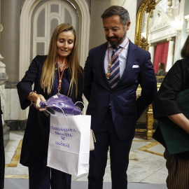 Foto de archivo de la concejala de Vox en el Ayuntamiento de València Cecilia Herrero, en el centro de la imagen, durante el acto de entrega de Honores y Distinciones de la Ciudad 2024.