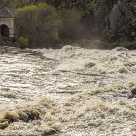 Imagen de la crecida del río Tajo a su paso por Toledo, a 12 de marzo de 2025.