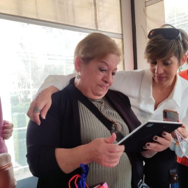 Mercedes Sariego, víctima de desahucio, en una fiesta por su jubilación en 2024.