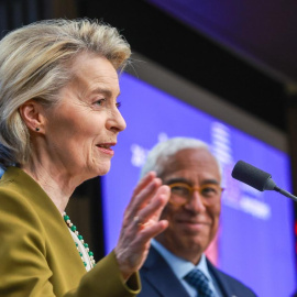 La presidenta de la Comisión Europea, Ursula von der Leyen, y el presidente del Consejo Europeo, Antonio Costa, tras la cumbre del Consejo Europeo, a 20 de marzo de 2025.