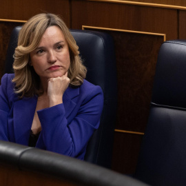 La ministra Portavoz, de Educación, Formación Profesional y Deporte, Pilar Alegría, durante una sesión de control al Gobierno, en el Congreso de los Diputados, a 9 de abril de 2025, en Madrid (España).