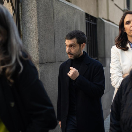 Manuela Bergerot, Pablo Bustinduy y Rita Maestre, durante su visita a Palos de Moguer (Madrid).