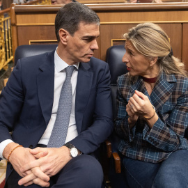 El presidente del Gobierno, Pedro Sánchez y la vicepresidenta segunda y ministra de Trabajo, Yolanda Díaz, durante una sesión de control en el Congreso de los Diputados.