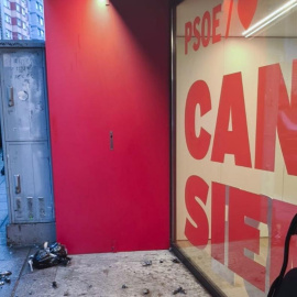 Sede del PSOE en Santander, atacada por un encapuchado.