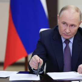 Vladimir Putin durante una reunión en su residencia oficial cerca de Moscú.